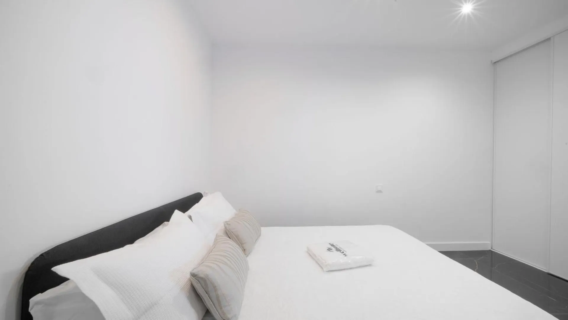 Wehostyou Apt Moderne Central Roses Colom 1B Lejlighed