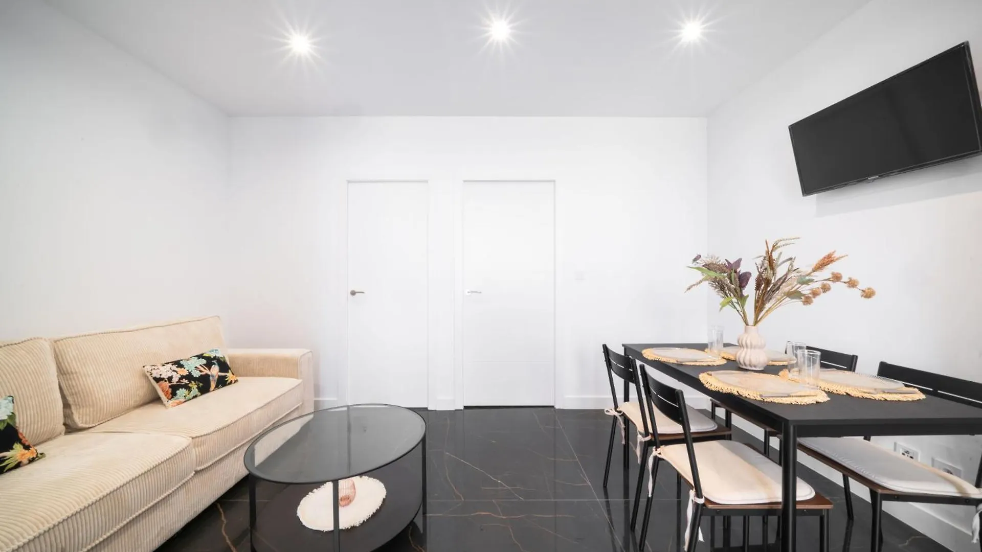 Wehostyou Apt Moderne Central Roses Colom 1B