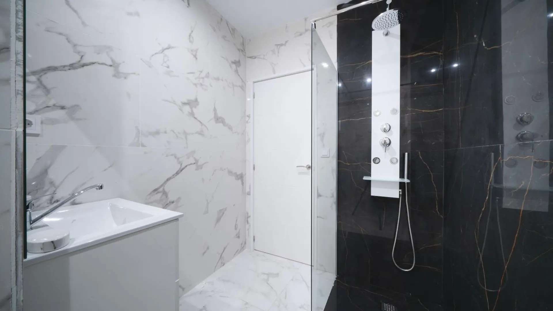 Wehostyou Apt Moderne Central Roses Colom 1B Apartment