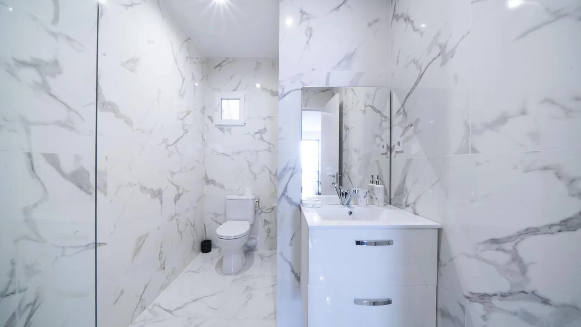 Wehostyou Apt Moderne Central Roses Colom 1B Spain
