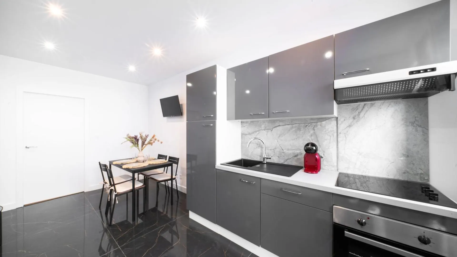 Wehostyou Apt Moderne Central Roses Colom 1B