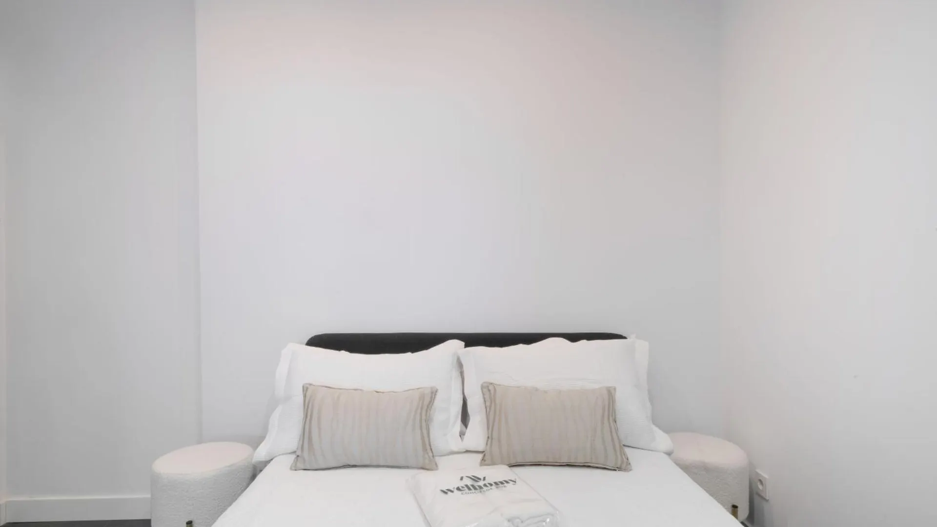 Apartment Wehostyou Apt Moderne Central Roses Colom 1B