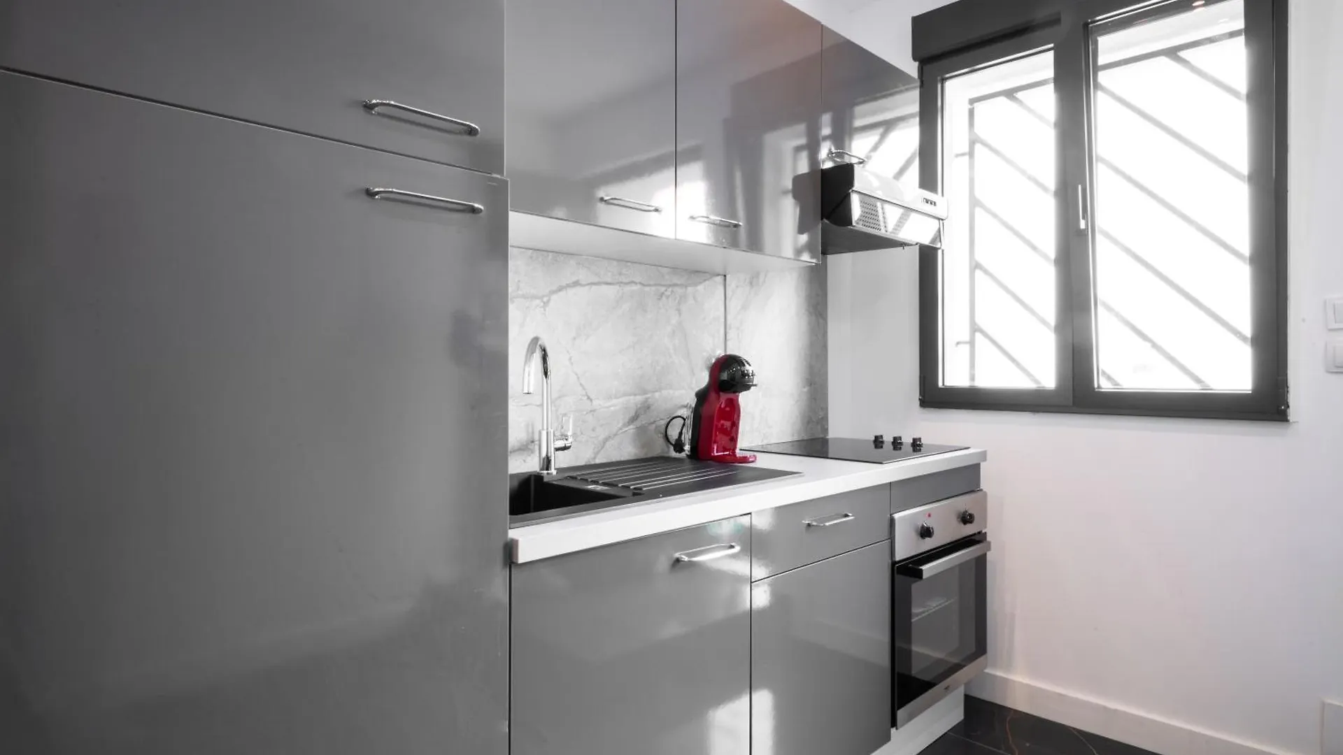 Wehostyou Apt Moderne Central Roses Colom 1B